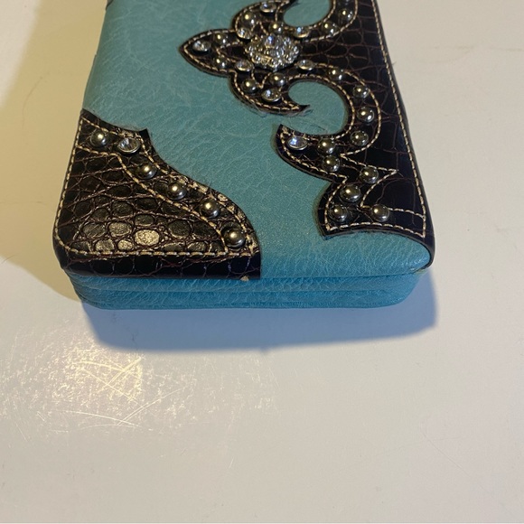 Heritage West clutch, will fit most cell phones out of case, faux leather NWOT - Picture 5 of 14